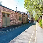 Host & Stay - The Georgian Coach House 1